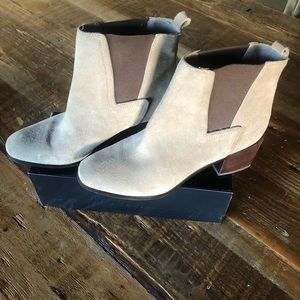 Pour La Victoire Grey Booties